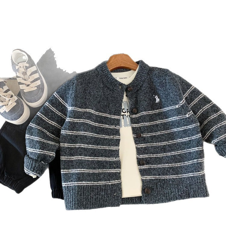 Cardigan enfant en maille rayée et brodée