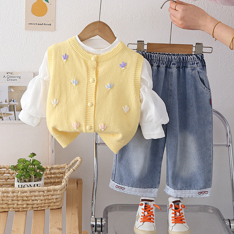 Ensemble trois pièces avec pull sans manches fleuri pour petite fille