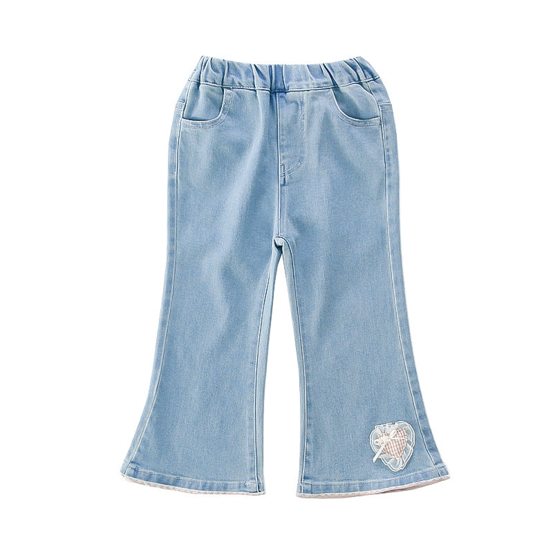 Jean droit avec écusson cœur