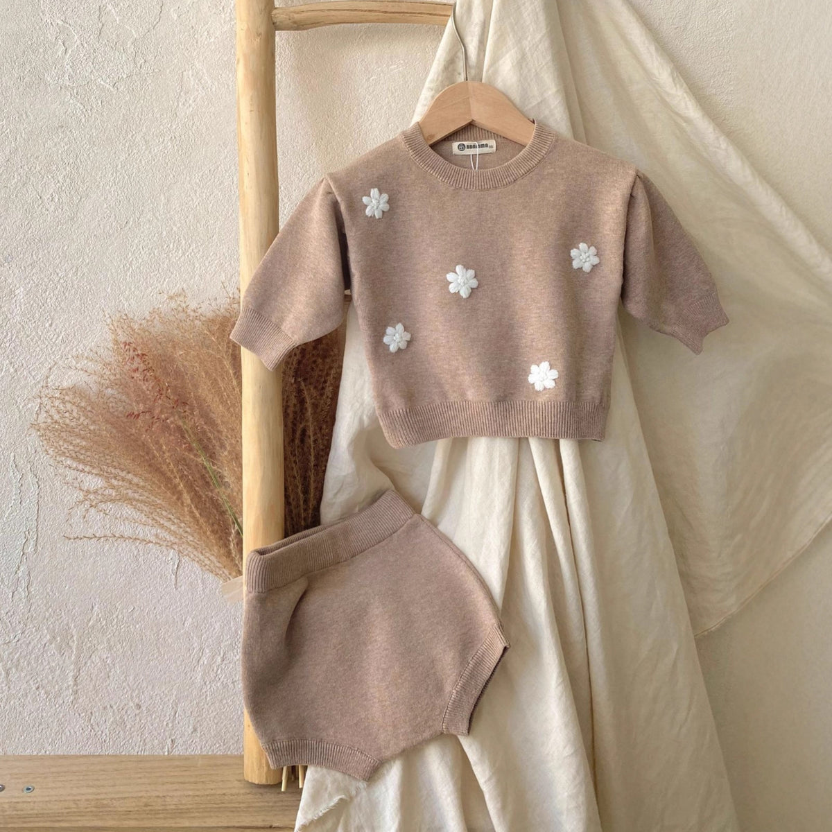 Ensemble pull fleuri et short en maille de coton pour bébé fille