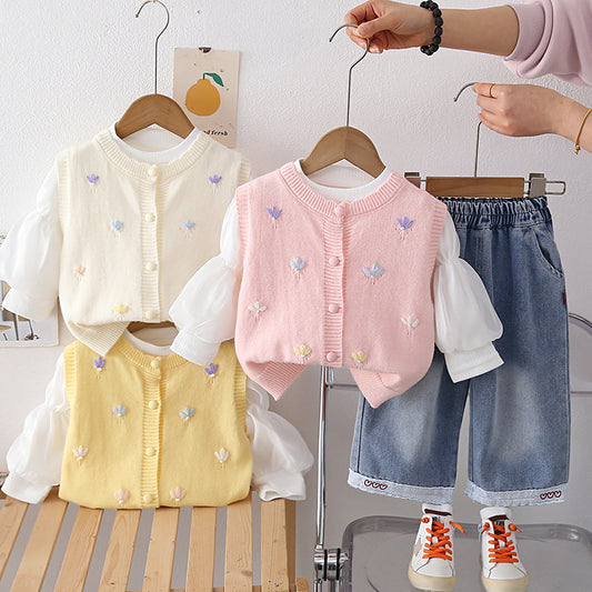 Ensemble trois pièces avec pull sans manches fleuri pour petite fille