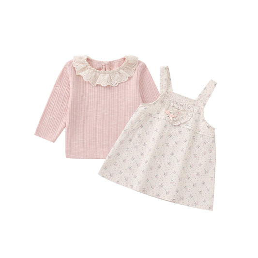 Ensemble robe salopette fleurie et d'une blouse rose pour bébé fille